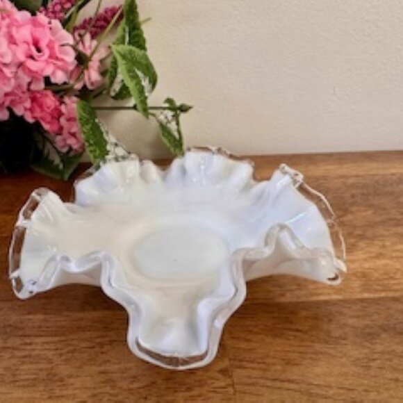 Vintage Fenton Silver Crest Milk Glass Ruffled Edge Pedestal Bowl Centerpiece‎ - Picture 5 of 7